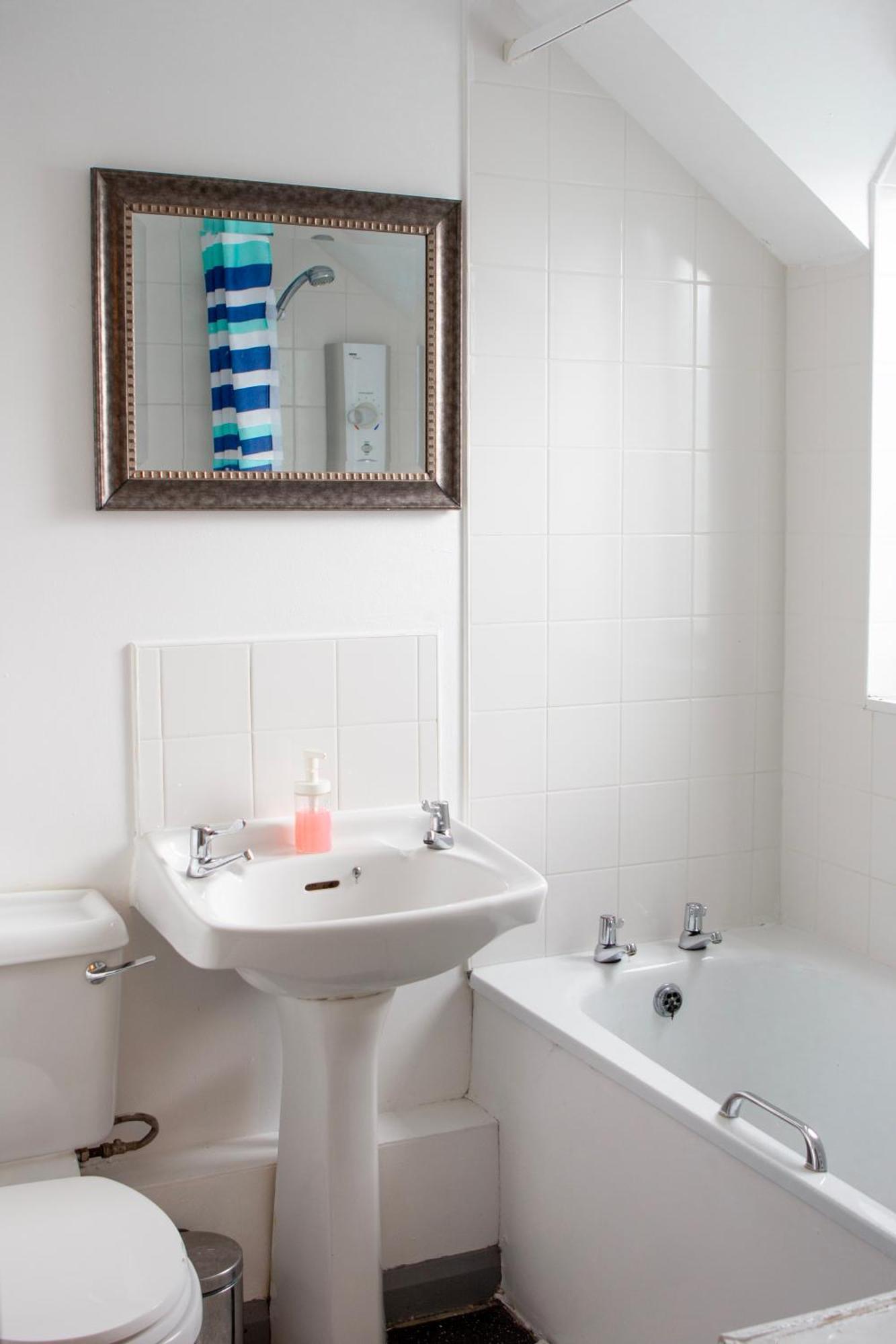 Well-Equipped 4 Bedroom House Close To City Centre Leeds  Buitenkant foto